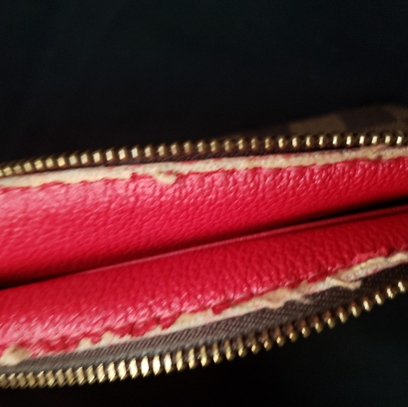 LV cosmetic pouch - Picture 7 of 8